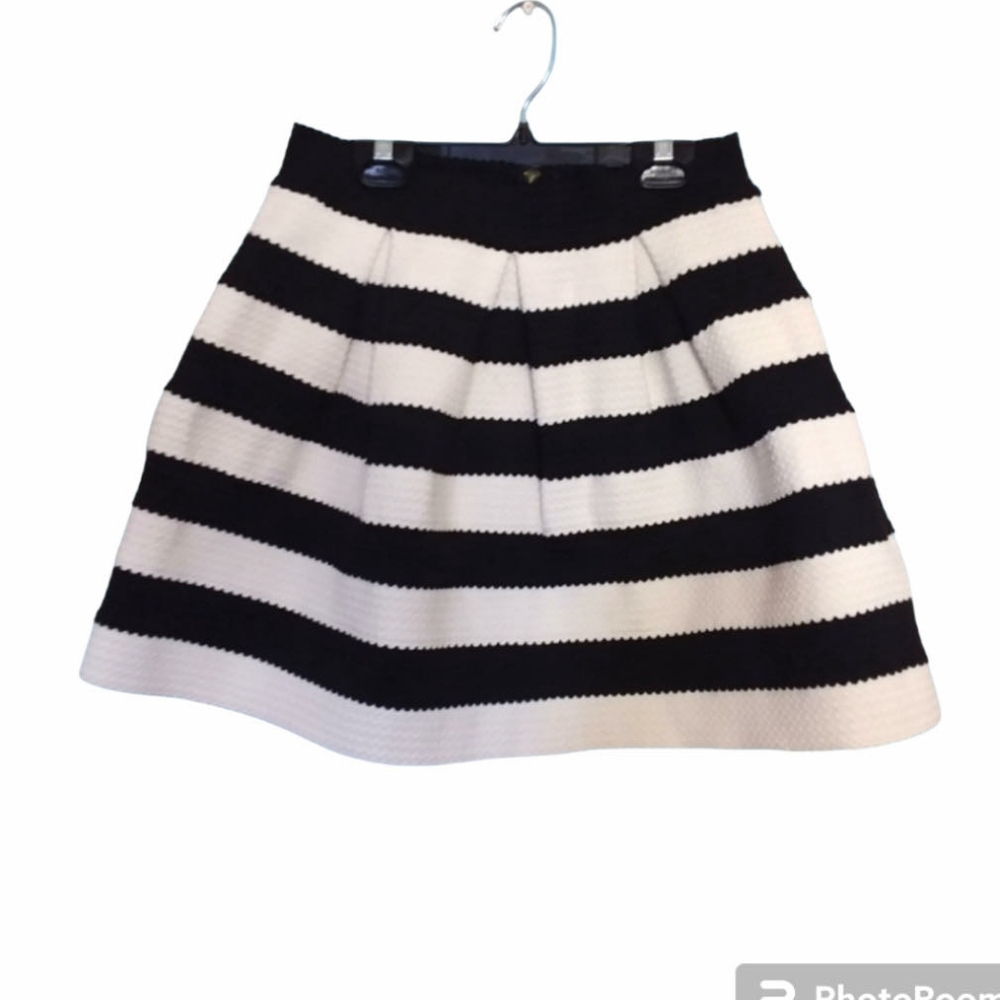 ⭐HP⭐ FOREVER 21 Ladies Striped Skirt